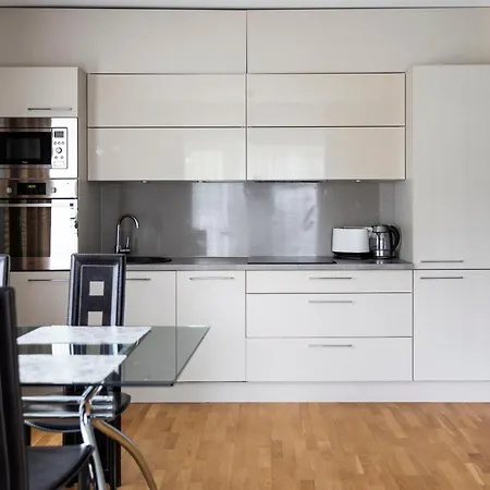 Korter Premium Living With Sauna, Balcony And Parking