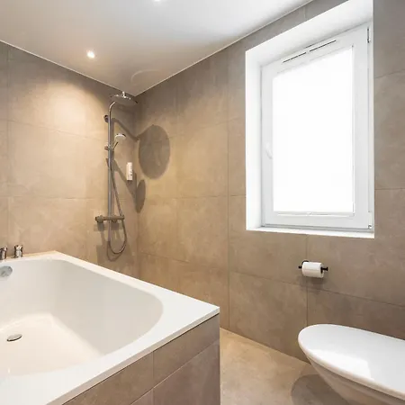Korter Premium Living With Sauna, Balcony And Parking